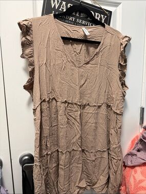 Zenana Outfitters Taupe Ruffle Sleeve Tiered V-neck Tunic OOTD